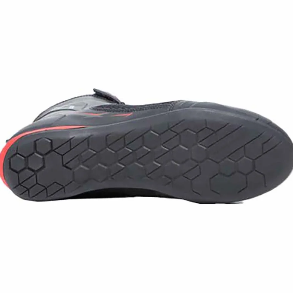 TCX - R04D AIR, Scarpe da Moto Uomo, Traspirabili e Versatili, Tomaia in Mesh con Rivestimento Hot-Melt, Chiusura con Lacci e Velcro, Nero/Rosso